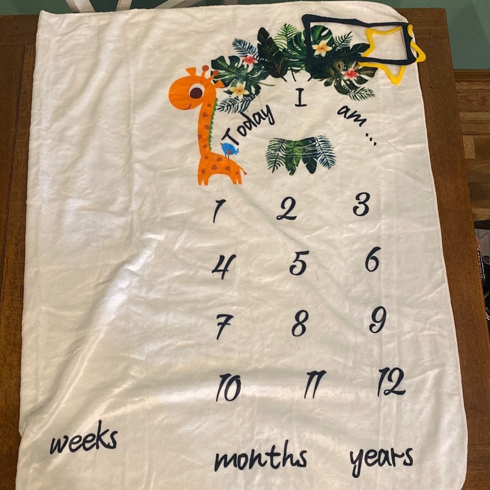 Giraffe/jungle monthly baby measurement blanket. perfect condition. NWOT